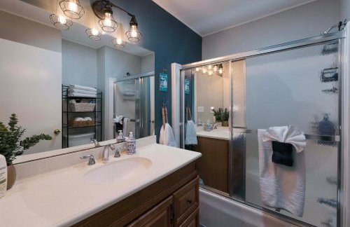 Waterfront Deck and Dock Torch Lake Home! - Foto 20