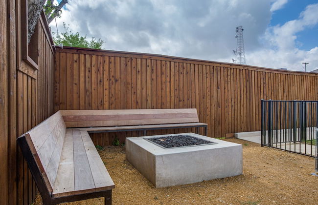 Upscale 2 bedroom Dallas TownHome - Foto 21