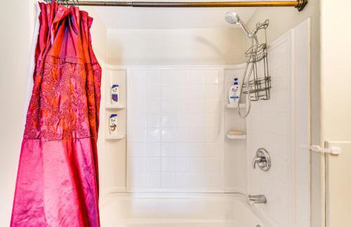 Walk to Lake Ontario and Parks! Lovely Apartment - Foto 14