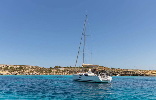 Escursione a Favignana e Levanzo in barca a vela - Foto 5
