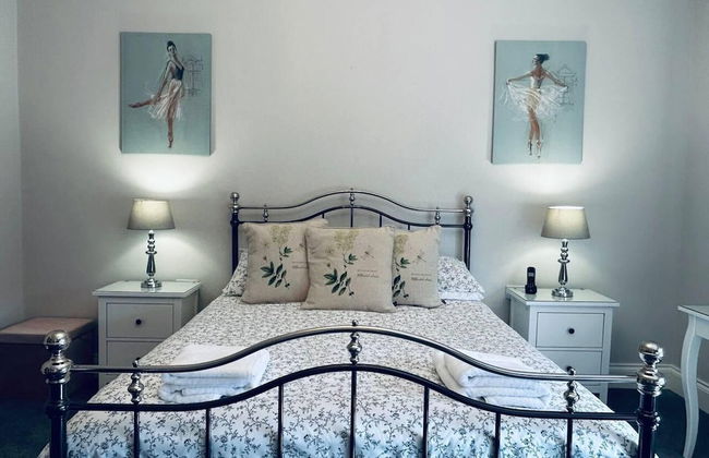 Stunning 3-bed Cottage, 15mins From Newcastle - Photo 3