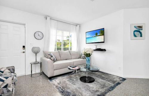 Renovated 2BR Home - Hot Tub, Gym & Beach Nearby - Foto 2