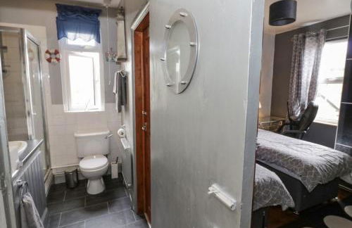 Lovely Comfortable 3 Bed Home, Worcester - Photo 18