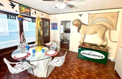Sleep with a LION! 3 bedroom, near Downtown, Tremont, Ohio city!! - Foto 14