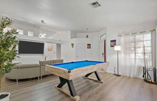 Vegas Retreats Pool, Arcade, Fun, 10min from Airport and the Strip - Foto 14