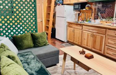 Enchanted Hollow- Cozy, Romantic Woodland Getaway - Photo 55