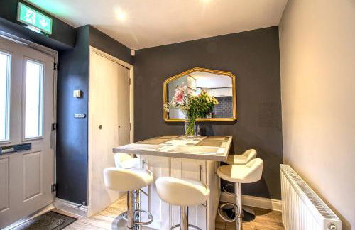 6 Dbl Bed, Central Huddersfield house inc parking - Foto 1