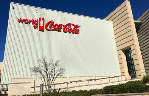 Spacious 3BR with Game Room and Fenced Yard Near Six Flags and Braves - Foto 48