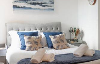 Charming Beachside Town House - Photo 34