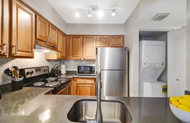 Dharma Home Suites Dania Beach at Sheridan Ocean Club - Photo 8