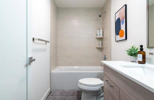 Modern Furnished Apartment in Heart of Quincy - Foto 17