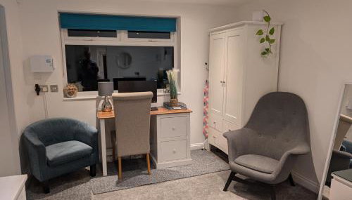 Sittingbourne 1 bed self-contained annex, with parking - Foto 3