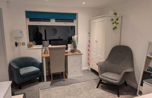 Sittingbourne 1 bed self-contained annex, with parking - Photo 3