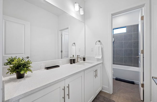 Luxury Modern Villa w/ Pool, Jacuzzi & Amenities! - Foto 42