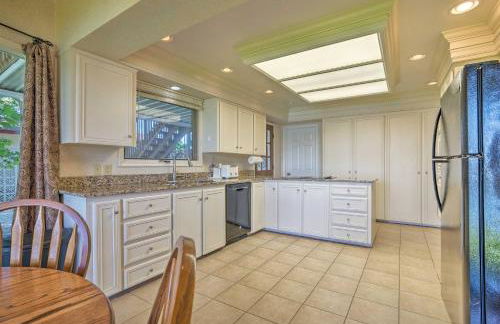 Lake House with Hot Tub - 1 Mi to Surf n Slide - Foto 27