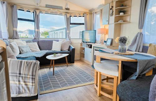 Ocean Breeze - Photo 1