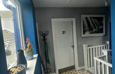 Inalong - Quirky property with sea views above an Ale House - Foto 10