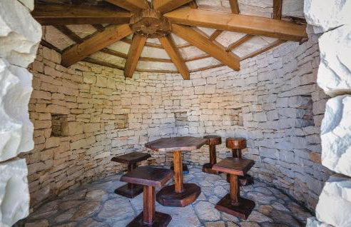 5 Bedroom Beautiful Home In Labin - Photo 24