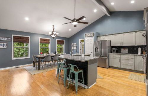 4bd Waterfront House in Lake Lanier with HotTub, FirePit, Wifi, Ping Pong and 2 Kaya - Foto 15