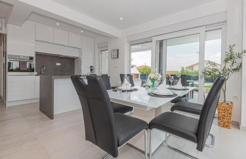 VILA VASILJ dein eigener Pool oder dein eigener Whirlpool mit Aussicht, dein Urlaub, deine Privatsphäre, deine Wahl - Photo 46