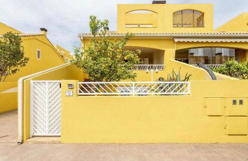 Family-Friendly Beach House ideal for Holidays & Workers at Beach Sagunto Valencia - Foto 1