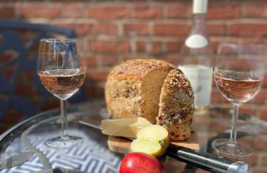 Bramblebee Cottage Salthouse - Photo 29