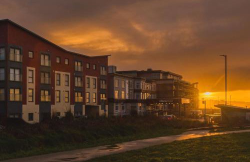 Panoramic Sea-View Family Appartment , Free Parking, Sleeps 6 , Walk to Beach, Station, & Town - Foto 6