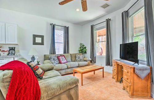 Cozy and Relaxing Eloy Apartment with Pool Access - Foto 1