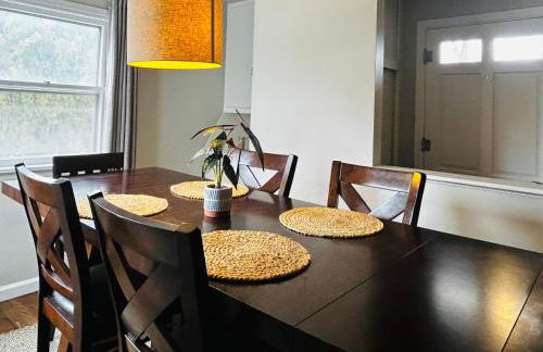 Celebration Chalet! Quant, cozy, a few blocks from BSU and close to downtown Boise, Fireplace, 4 beds, and seating for 6 Pets Welcome! - Photo 7