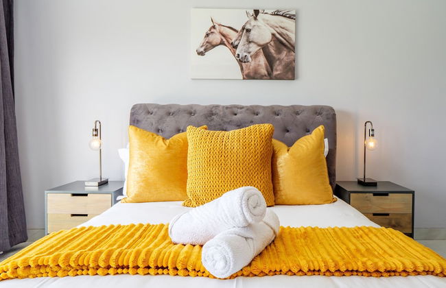 Gemmell Place by HostAgents - Photo 1