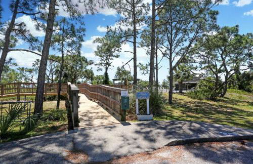 Woofs and Waves by Pristine Properties Vacation Rentals - Foto 17