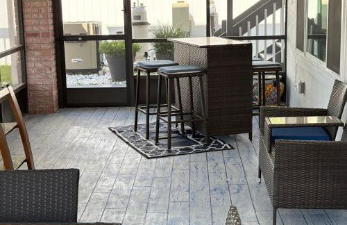 Waterfront home with pool and gameroom! - Foto 42