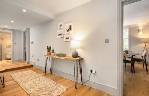 Period Henley 2 bed apt with parking for 1 car - Foto 11