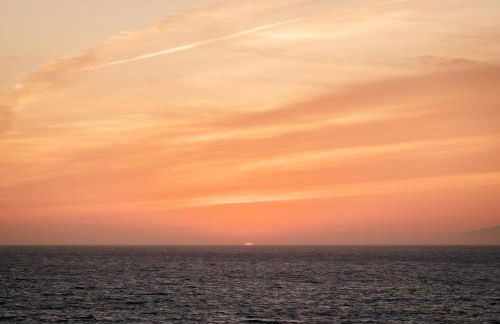 New Listing The Nautilus Manhattan Beachfront Retreat - Foto 1