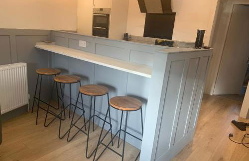 Beautiful 2-bed Study or Visit Flat - Photo 9