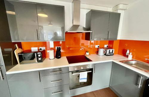 Stylish 2 Bed Riverside Flat, Single or Kingsize beds, Free Parking - Photo 11