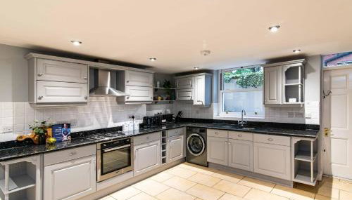 St Johns, Wakefield - Self check in & free parking - Foto 3