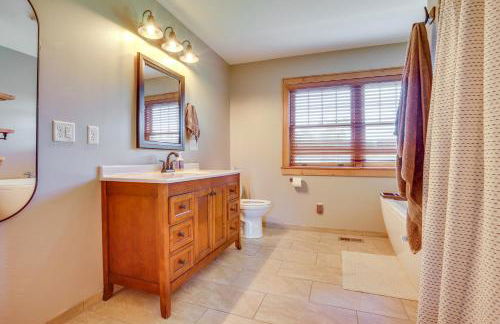 Hot Tub and Trail Access Spacious Stockholm Retreat - Photo 15