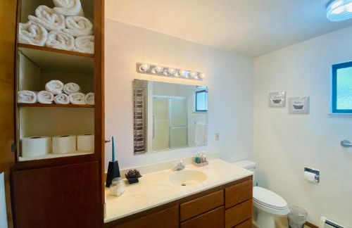 Family friendly, 3 bedroom house, with king bed for up to 15 - BBQ - Internet - jet tub - Foto 22