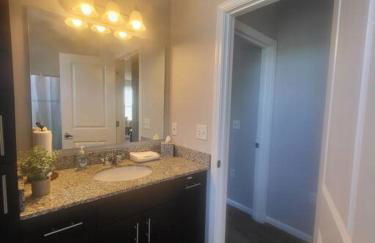 Luxury 1BR/1BA w/ Top Amenities in Prime Location - Foto 11