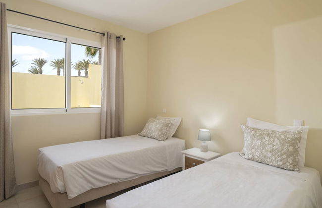 Family Vacation on Golden Island, La Maison Dorée - Foto 1