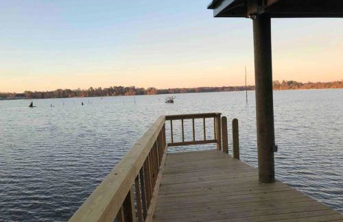 Toledo Queen Lakefront Custom 4 BR Home, Boathouse - Foto 21