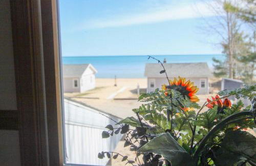 Spacious 4BR Lakefront Cottage - Perfect for Groups - Foto 23