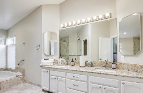 San Marcos Getaway with Deck and Lake Views! - Foto 18