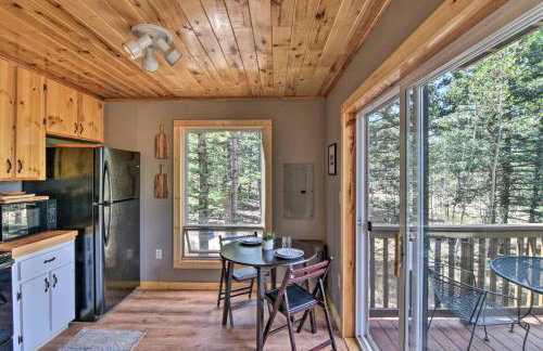 Woodsy Cabin Hideaway with Deck Hike, Fish, Escape - Foto 9