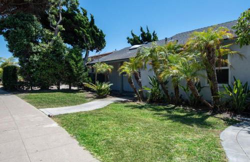 Ultimate Escape! Huge Yard Parking Walk to Beach - Foto 4