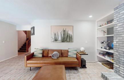 Beautiful Modern Home with Pool in Prime Strip Location - Foto 10