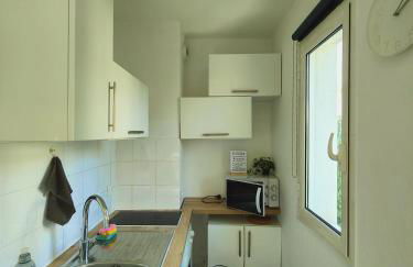 Studio près mer et aéroport - Studio near sea and airport - Photo 8