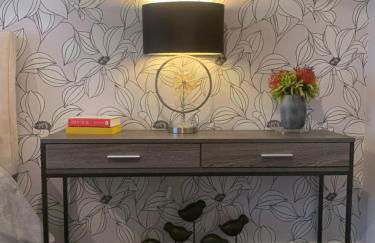 The Lake House, Woking - Photo 20