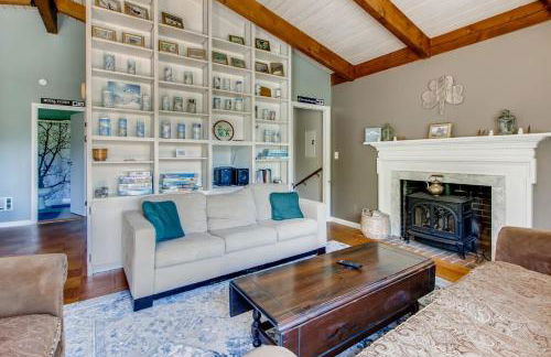 Silver Spring Chalet Brought to you by GetAway Vacations - Foto 3